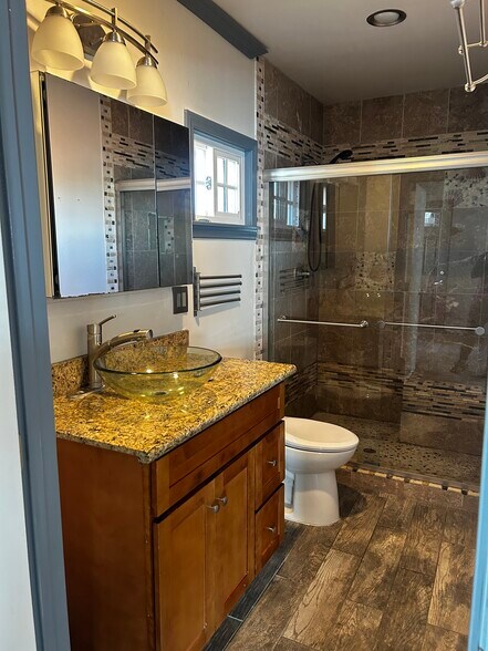 Building Photo - 1033 Grand Ave