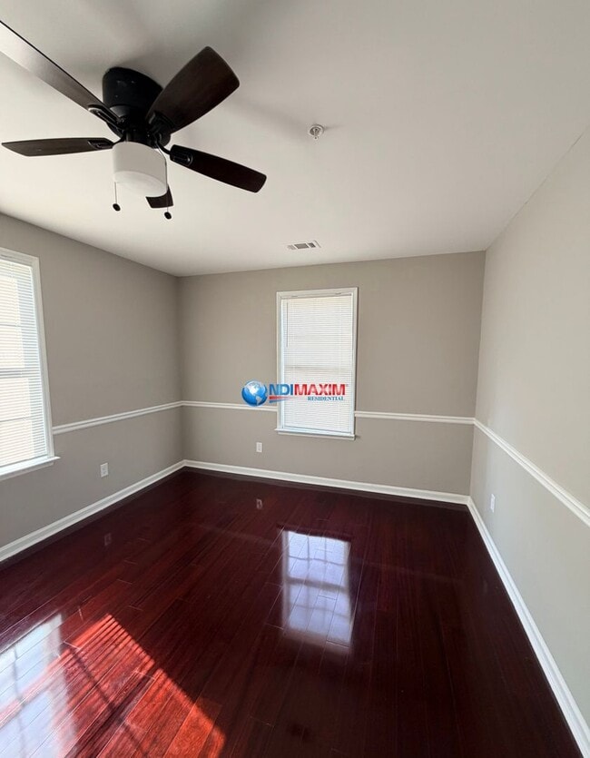 Building Photo - 147 N Main St