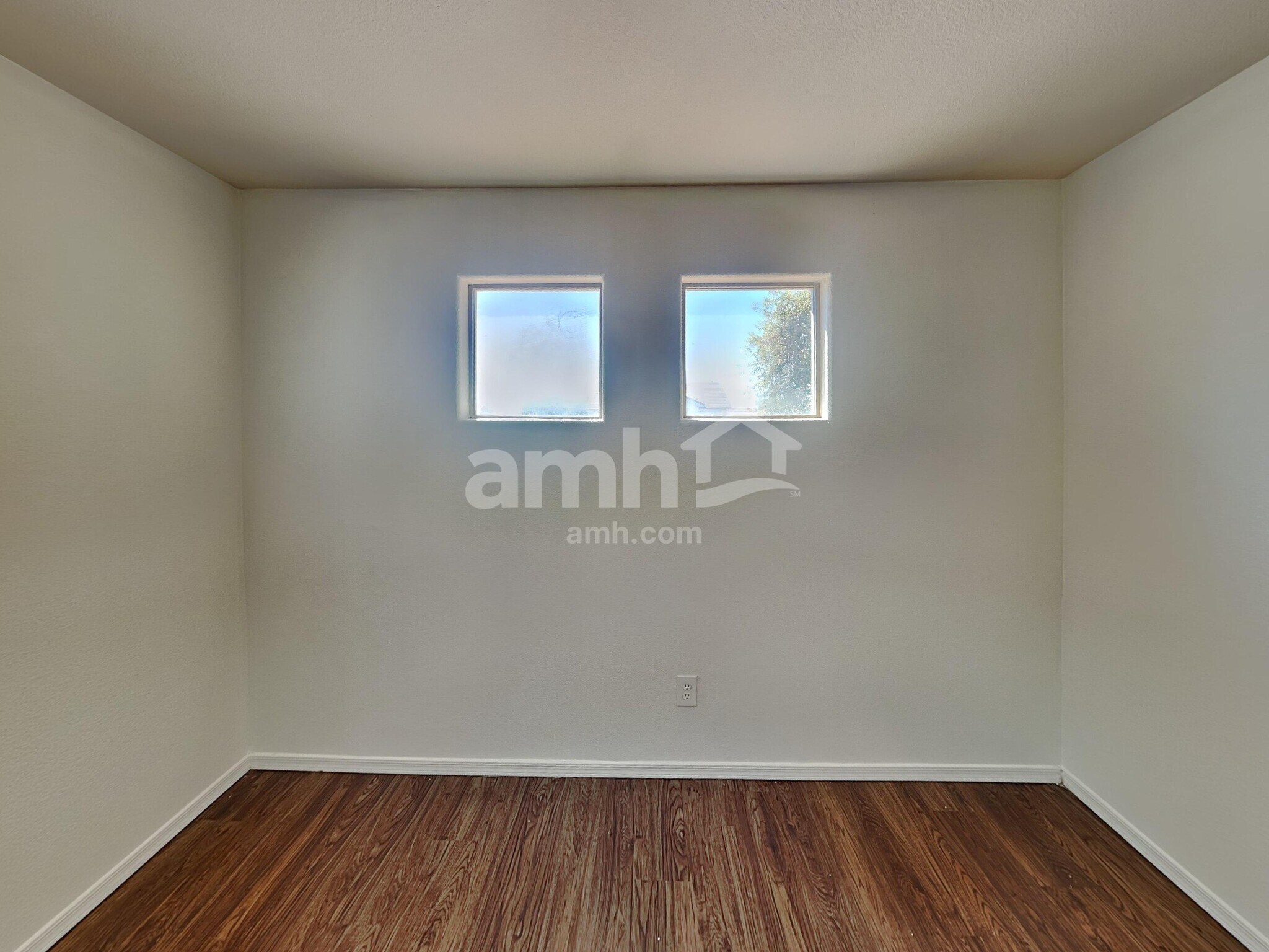 Building Photo - 782 E Christopher St