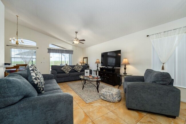 Building Photo - 447 High Point Dr