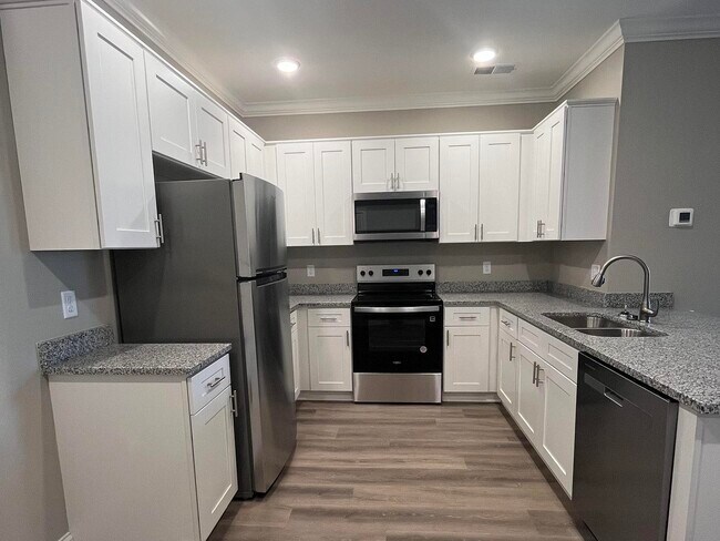 Building Photo - 361 Hillview Mls Blvd