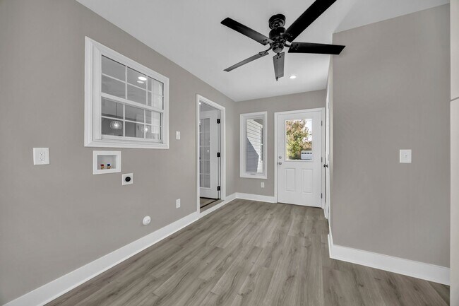 Building Photo - 101 N 6th St