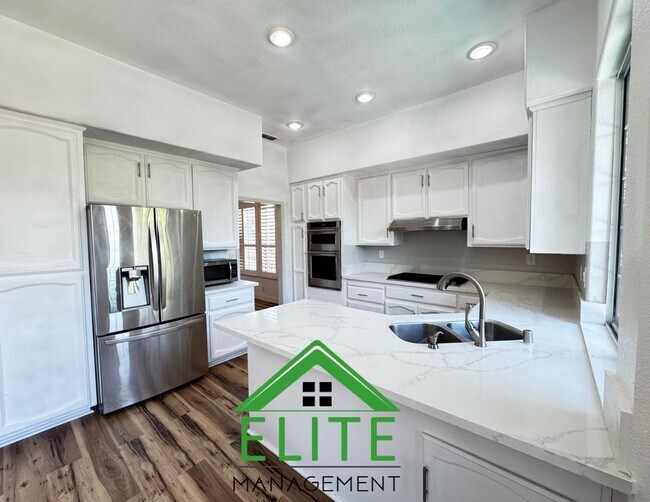 Building Photo - **Stunning Custom Home with Solar and Pool in Prestigious Granite Bay Neighborhood**