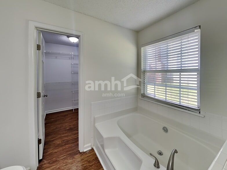 Building Photo - 2612 Bricker Dr