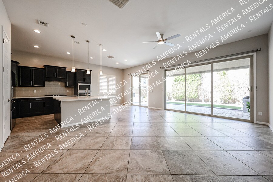 Building Photo - 248 E Desert Broom Dr