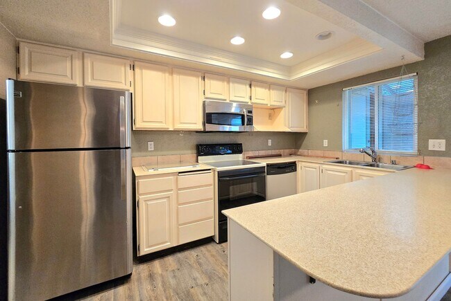 Building Photo - 2 Bedroom Home Available Now in Everett