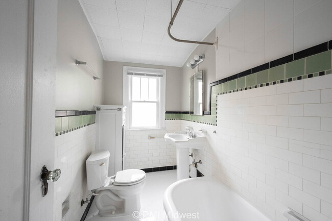 Building Photo - "Charming 3-Bedroom Retreat with Hardwood ...
