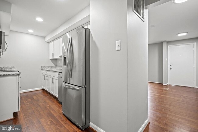 Building Photo - 5863 Jackson Oak Ct