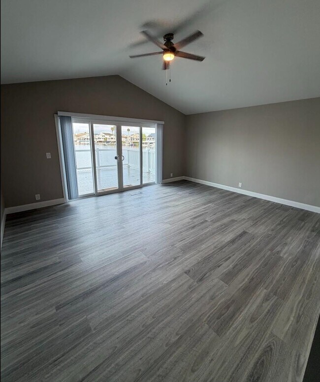 Building Photo - 1958 Windward Point