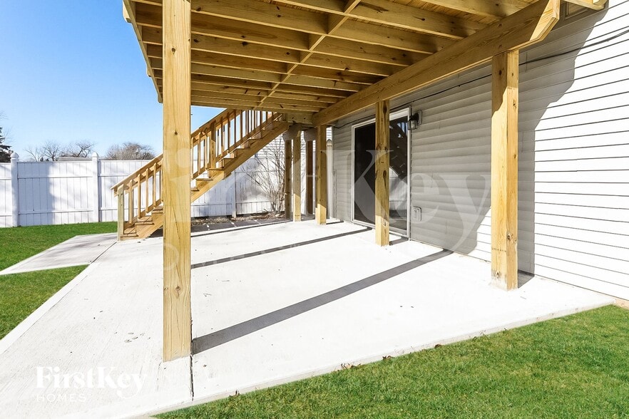 Building Photo - 1961 Big Tree Dr