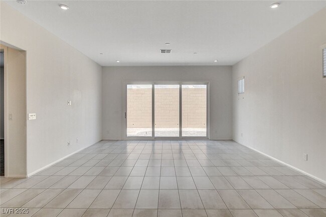 Building Photo - 10924 Chipotle Ave