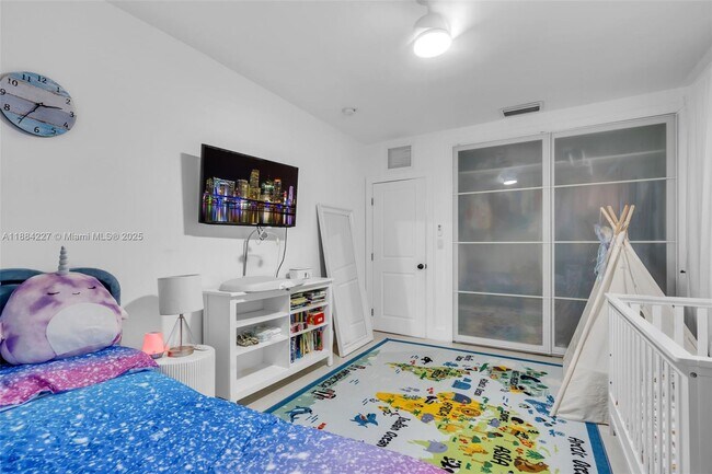 Building Photo - 1571 Normandy Dr