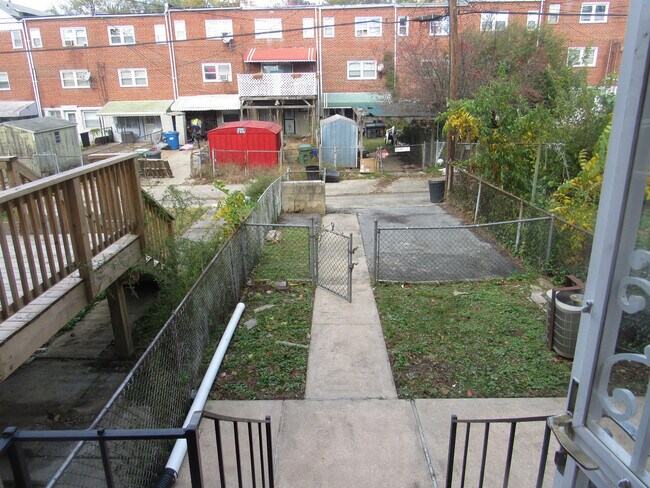 Building Photo - 2 Bedroom 1 Bathroom