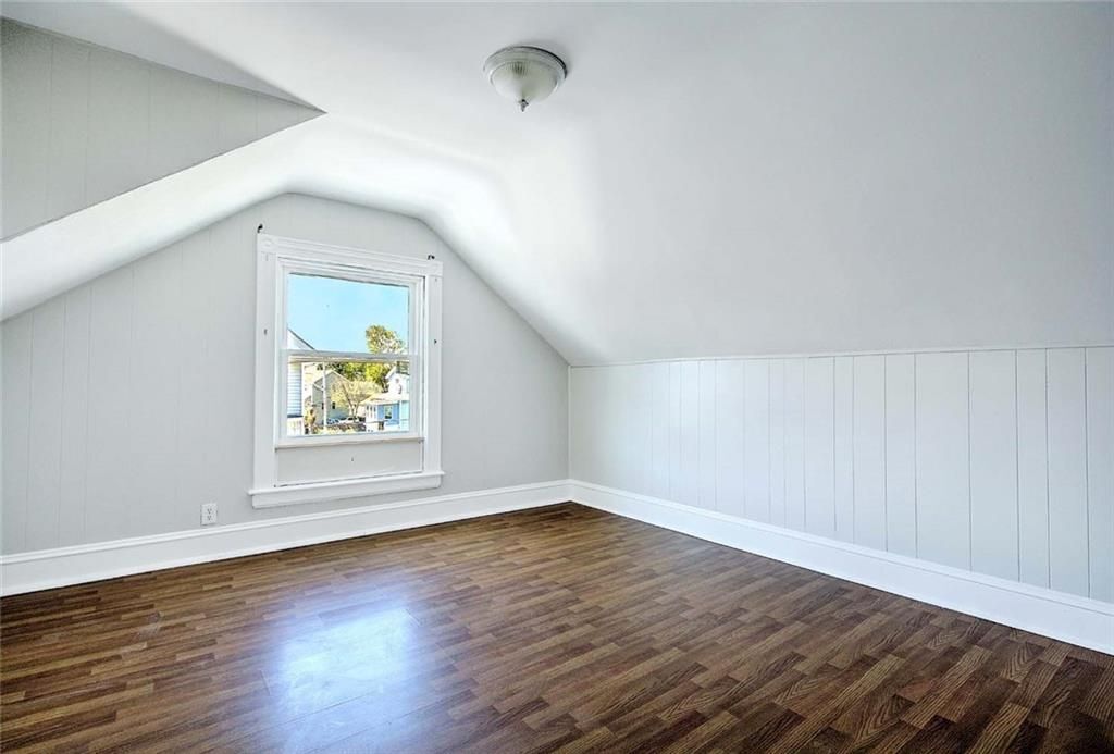 Building Photo - 24 Ida St