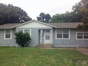 Building Photo - 12133 Hoblitzelle Dr
