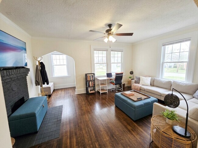 Building Photo - Contemporary Cove Duplex
