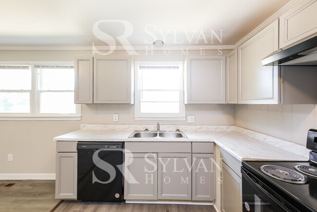 Building Photo - 218 Lily St