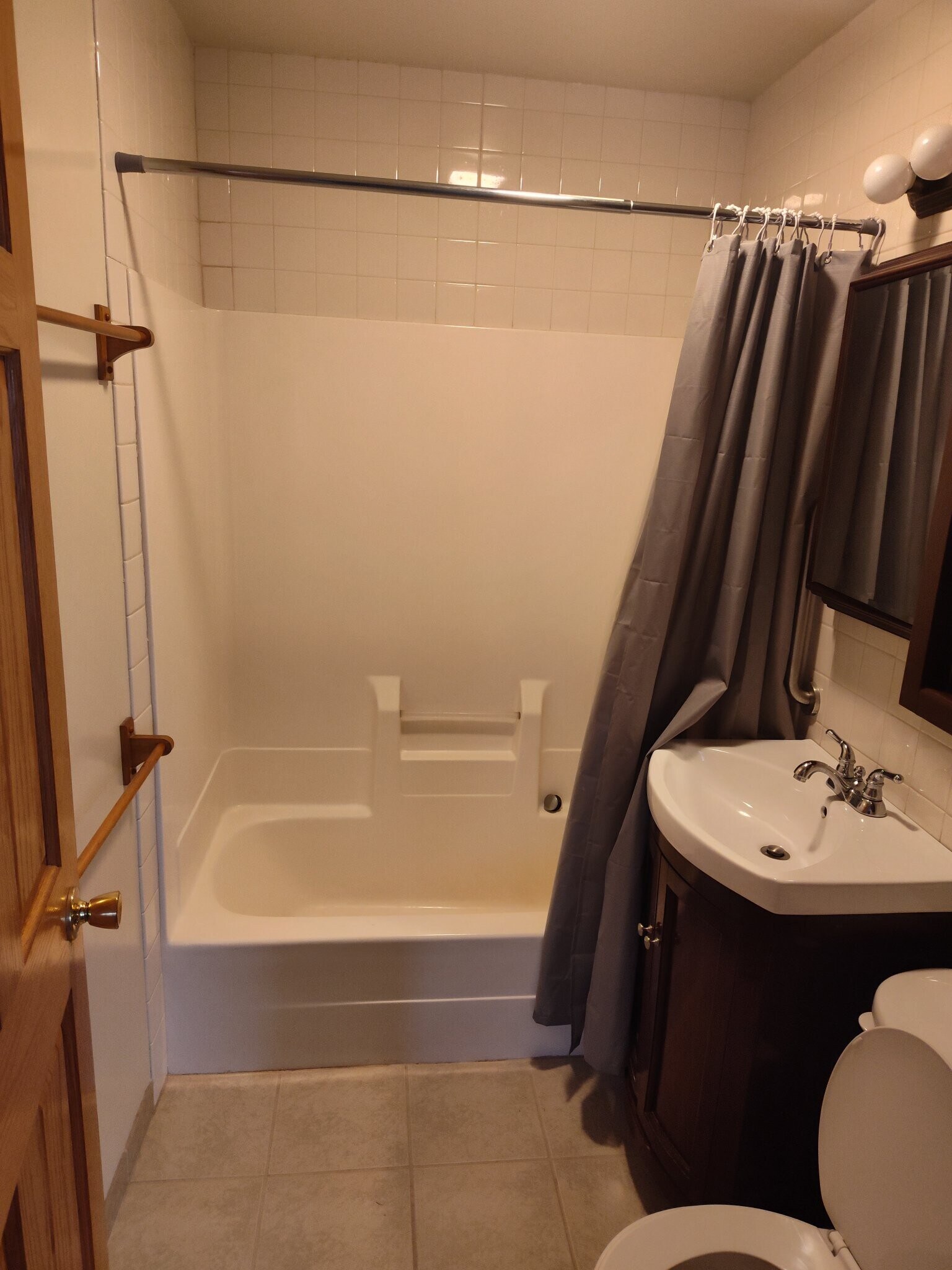 Building Photo - 605 Bremer St