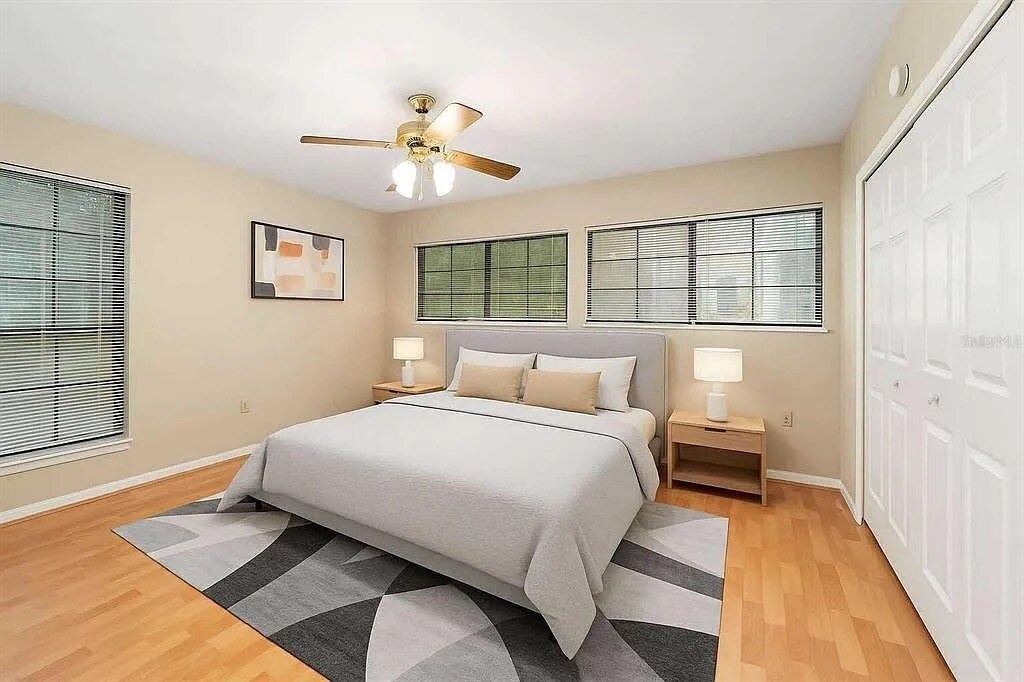 Building Photo - 911 SW 57th Ter