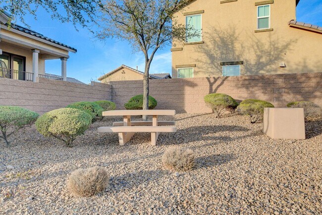Building Photo - Stunning 3 Bed Home with Loft, Den & Upgraded Kitchen