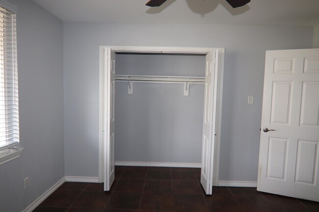Building Photo - 13325 Blackgum St