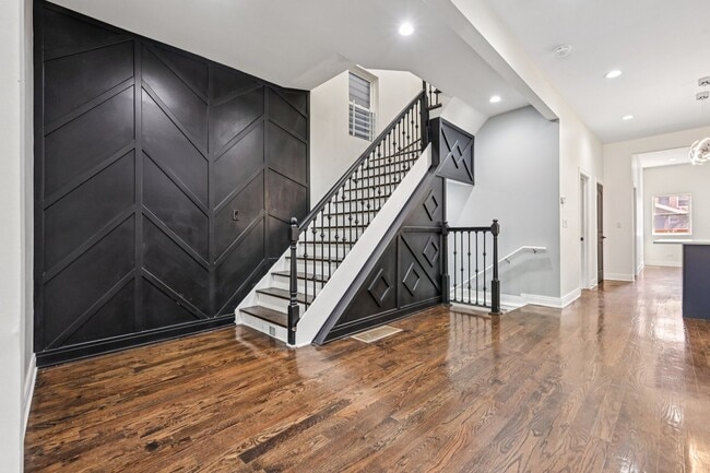 Building Photo - 6547 S Langley Ave