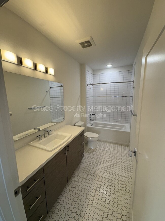 Building Photo - 3500 S Corona St