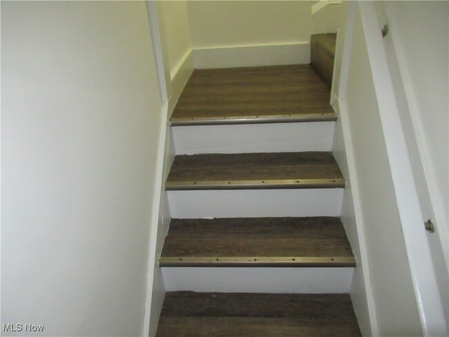 Building Photo - 118 W Glendale St