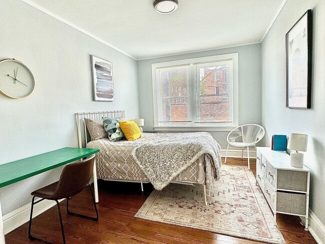 Building Photo - 4928 Lindenwood Ave