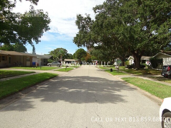 Building Photo - 1020 San Salvador Dr