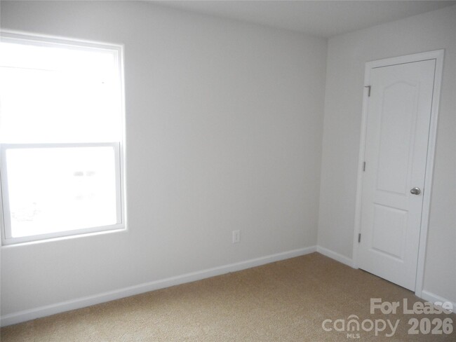 Building Photo - 2219 Latimer Ln