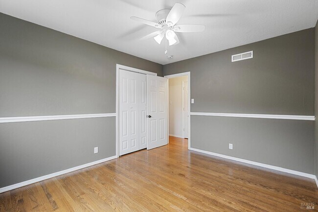 Building Photo - 700 Tamarack Dr