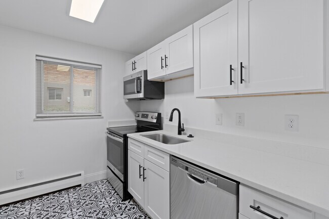 IMG_2214 - 2308-2312 Harper Avenue