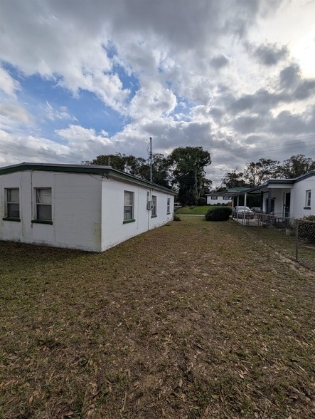 Building Photo - 6 Christopher St