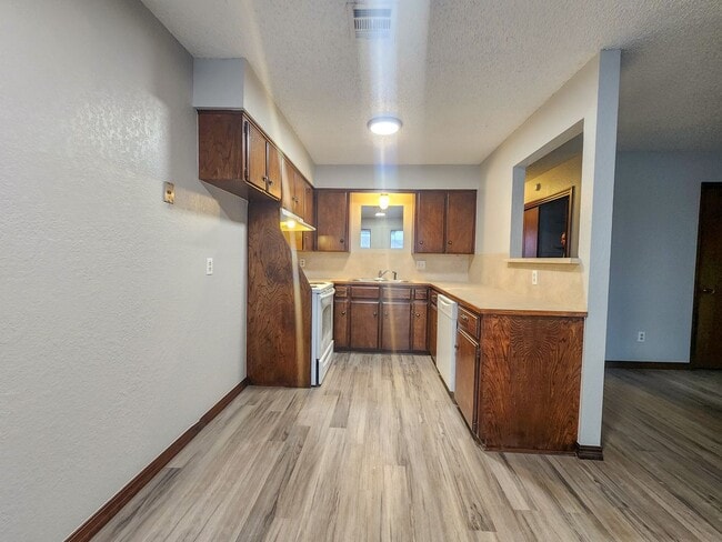 Building Photo - Cute 2 bedroom Duplex near OBU