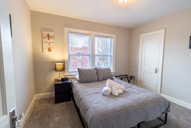 Building Photo - 1123-1125-1125 Wilson Ave