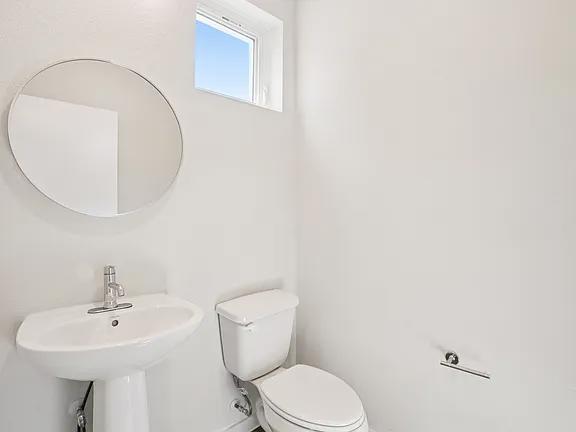 Building Photo - MOVE IN READY