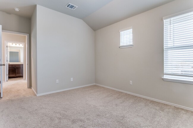 Building Photo - Special $500 off first months rent.