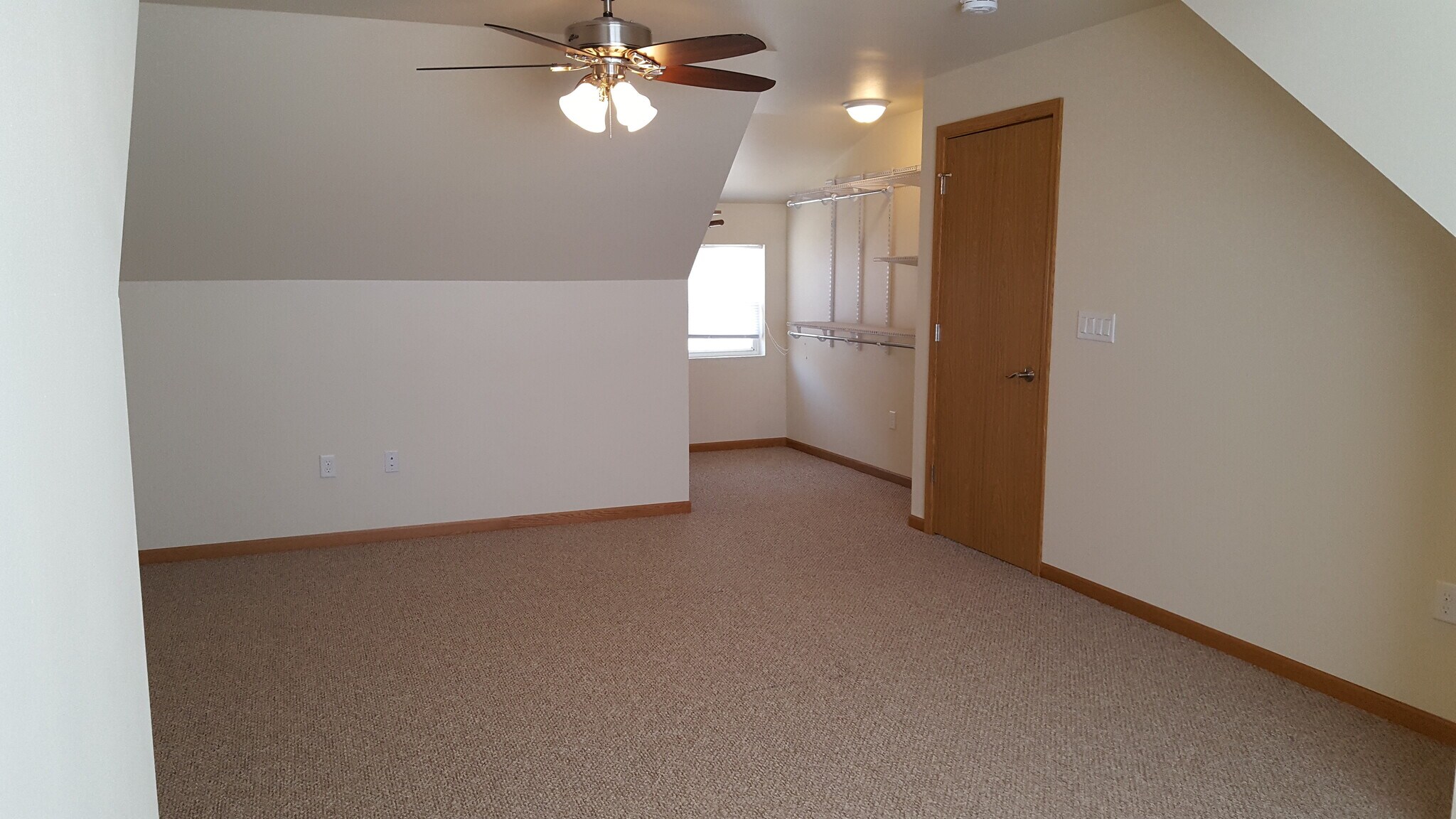 Master bedroom (upper) - 2423 Parkfield Drive