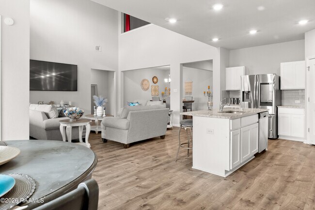 Building Photo - 203 S Lakepointe Dr