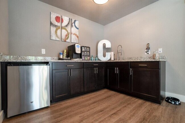 Building Photo - 1400 Clarewood Dr