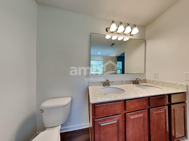 Building Photo - 2568 Fiddlers Glenn Dr