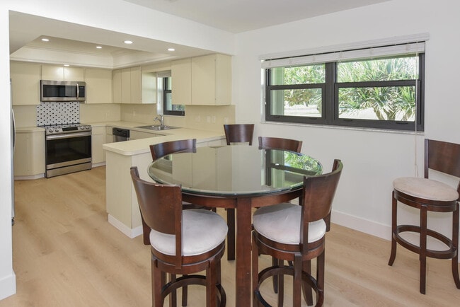 Building Photo - 1469 Vía Privada