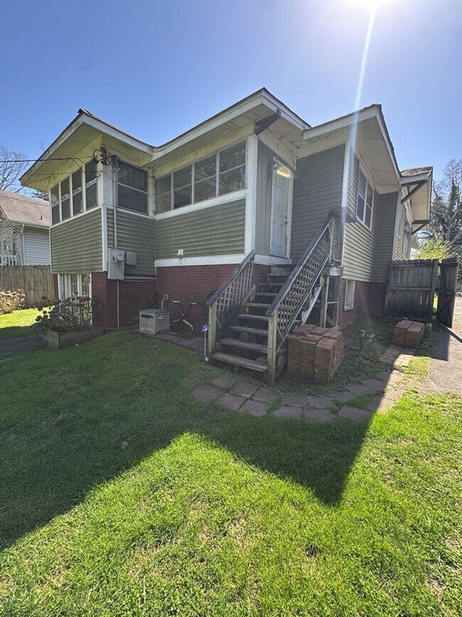 Building Photo - Charming 3BR Brainerd Home with Screened Porch