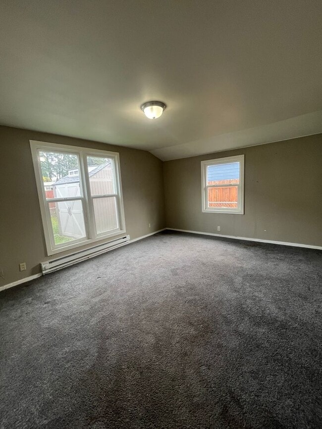 Building Photo - 4-Bedroom 1 1/2-Bath home in Junction City