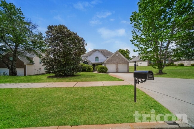 Building Photo - 552 Howell Dr