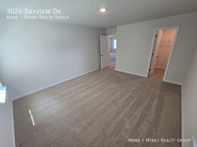 Building Photo - 3026 Bayview Dr