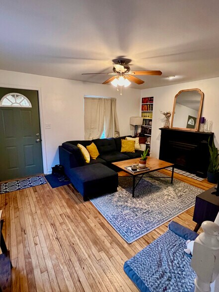 Living room - 1797 Northwest Blvd