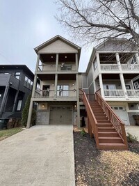 Building Photo - 1306 Pillow St