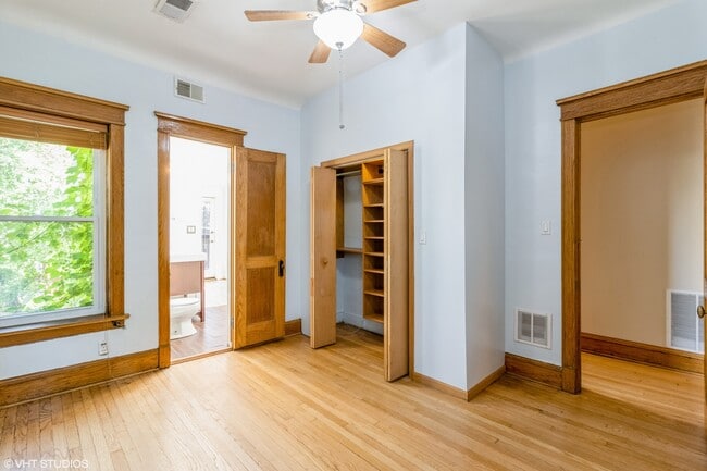 Building Photo - 836 E 52nd St